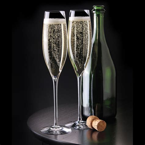 Wine Glasses & Champagne Flutes 